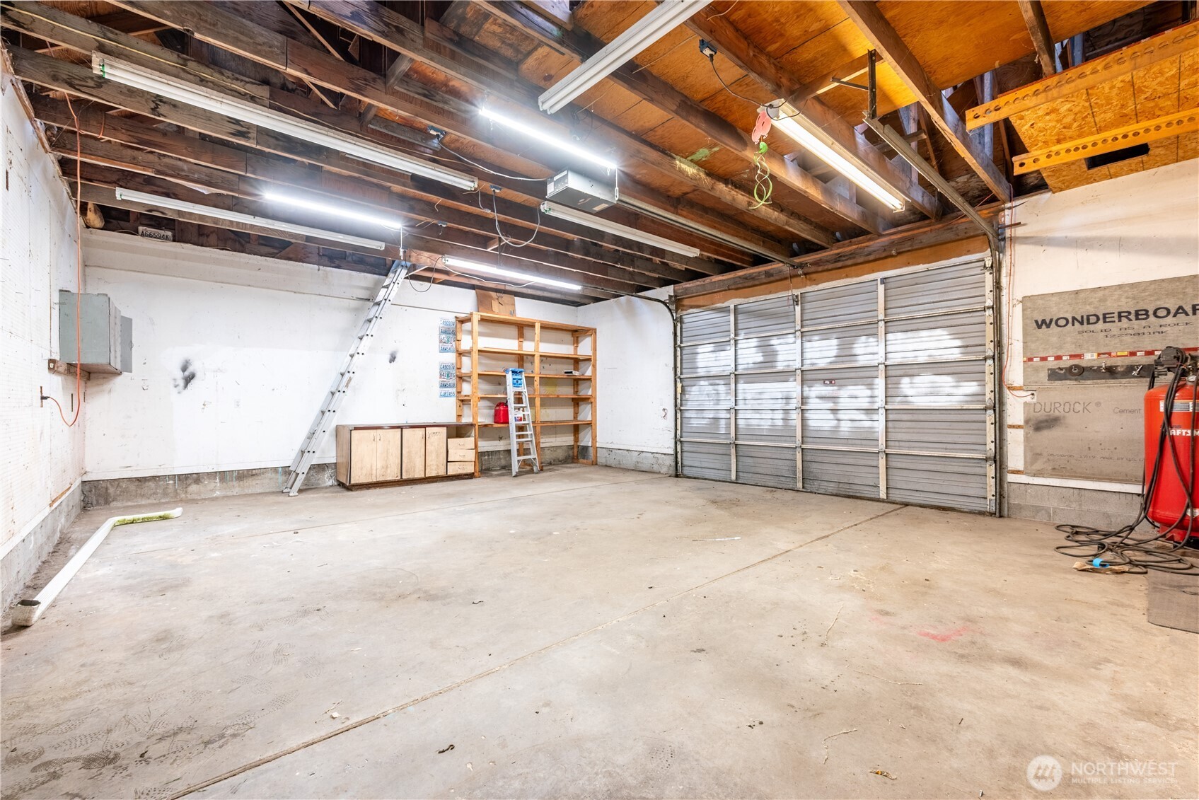 316 15th Avenue Longview, WA 98632 - Photo 24 of 30 a view of a garage