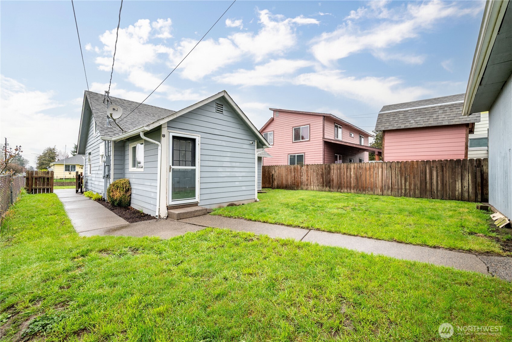316 15th Avenue Longview, WA 98632 - Photo 27 of 30 a view of a house with a back yard