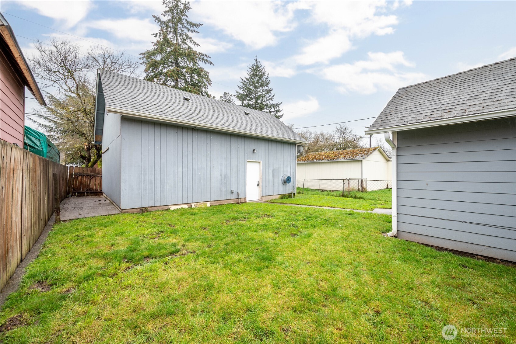 316 15th Avenue Longview, WA 98632 - Photo 29 of 30 a view of a backyard with a garden and plants