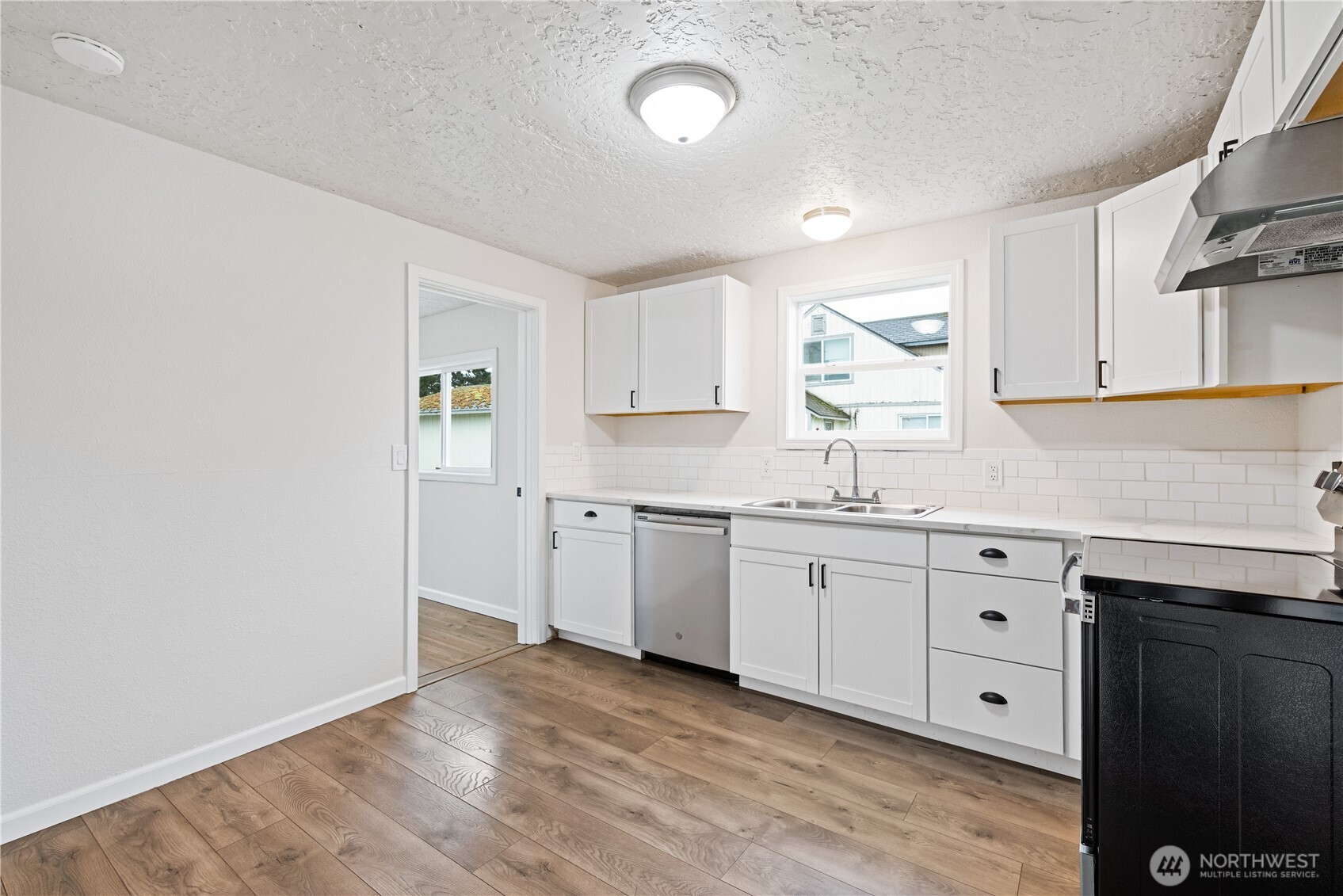 316 15th Avenue Longview, WA 98632 - Photo 10 of 30 a kitchen with sink cabinets and window
