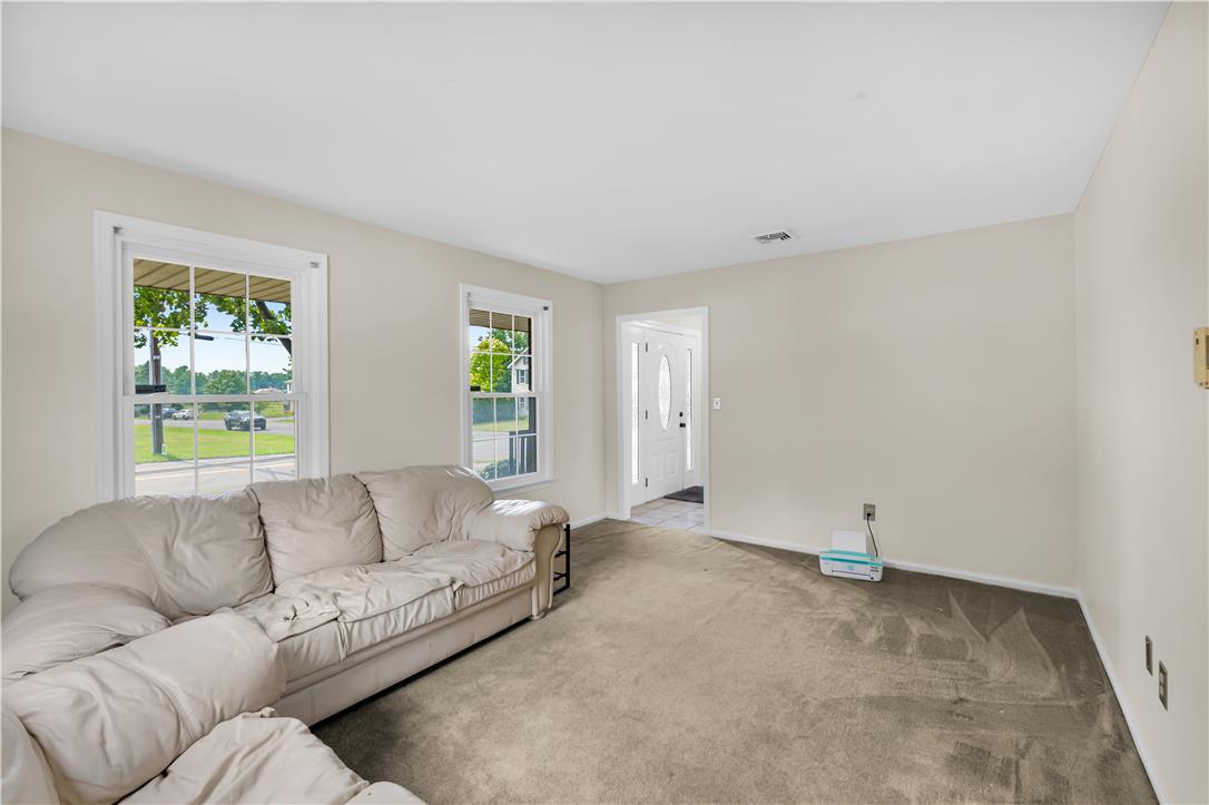 444 Georgetown Road Nazareth, PA 18064 - Photo 4 of 38