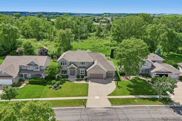 $774,900 | 902 North Fairbrook Drive, Waunakee, WI 53597