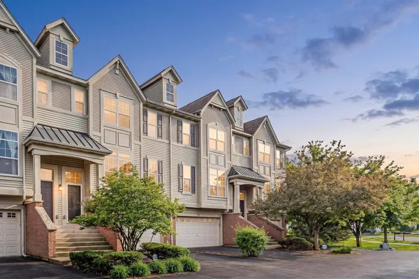 $409,900 | 353 North Commerce Street, Aurora, IL 60504