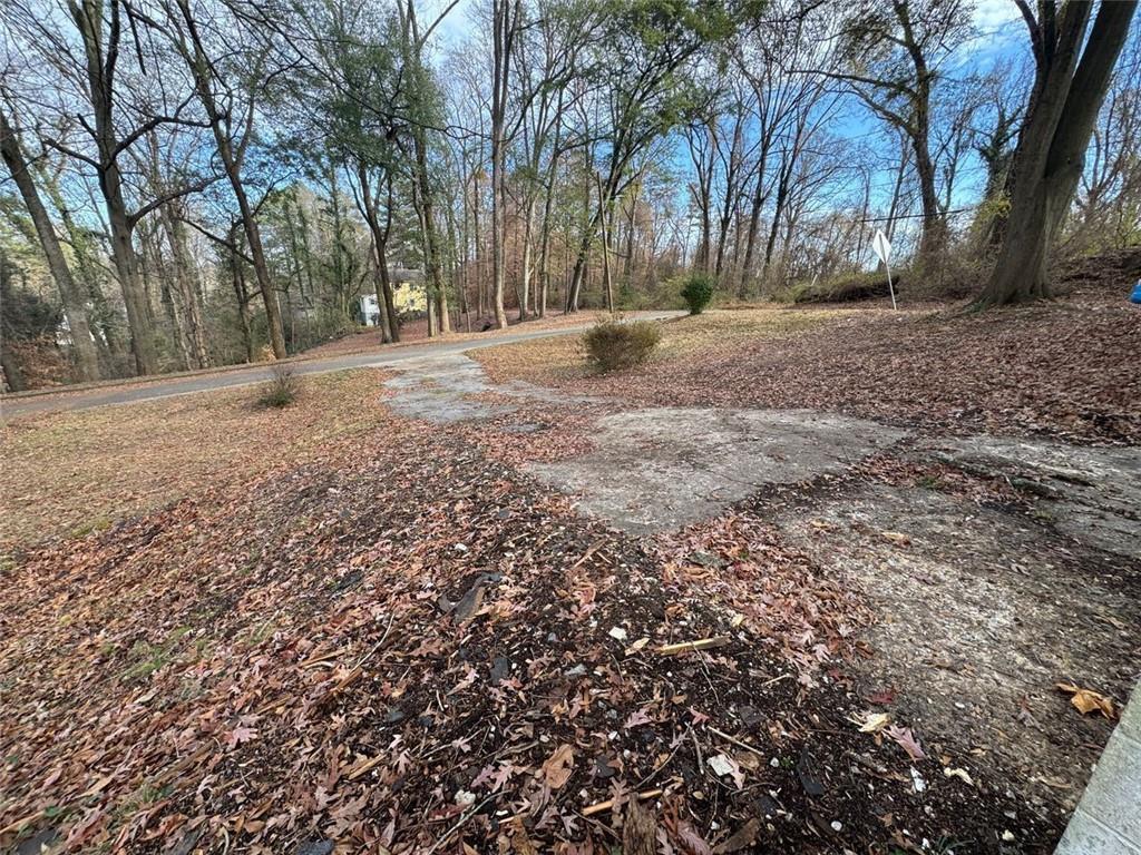 1096 3rd Street Northwest Atlanta, GA 30318 - Photo 5 of 17 a backyard of a house with lots of green space