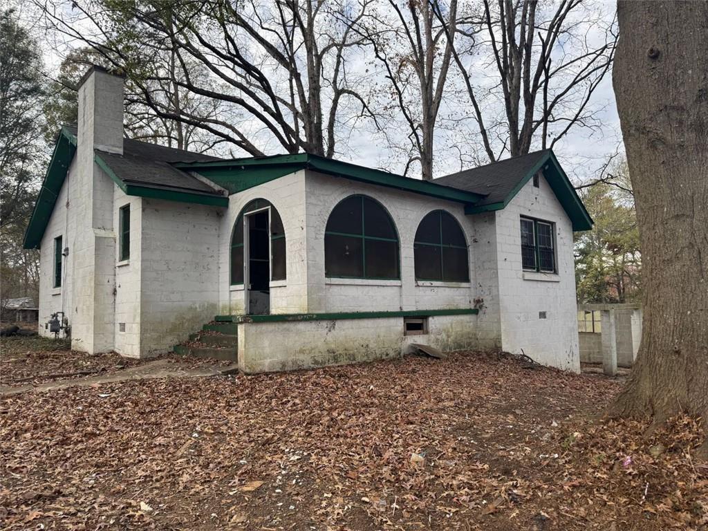 1096 3rd Street Northwest Atlanta, GA 30318 - Photo 9 of 17 a front view of a house with a garden