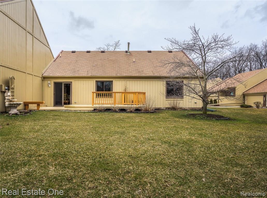 2379 Rochelle Park Drive Rochester, MI 48309 - Photo 15 of 24 2379 Rochelle Park Drive, Rochester Hills MI, Koteles, 03-27-17-1069-Edit-Edit.jpg