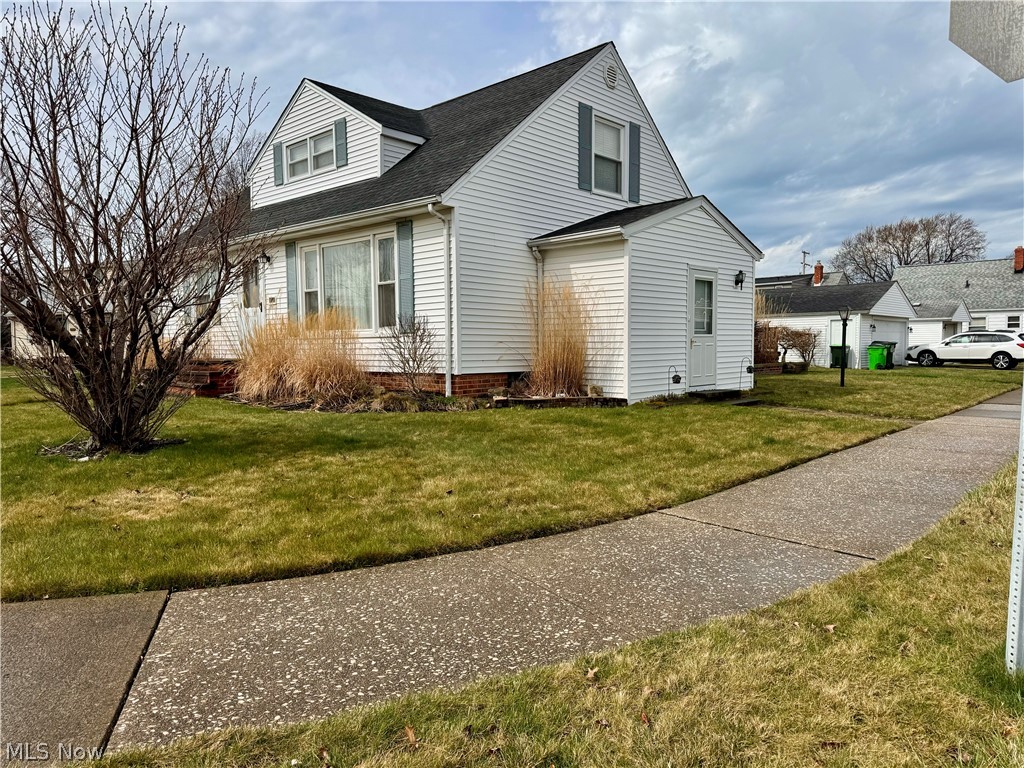 29967 Warren Road Wickliffe, OH 44092 - Photo 3 of 32 Side view exterior