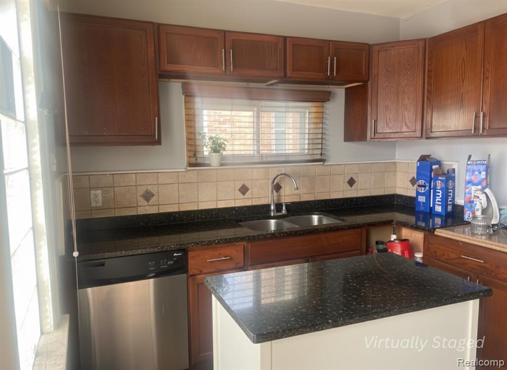 6145 Yorkshire Road Detroit, MI 48224 - Photo 7 of 28