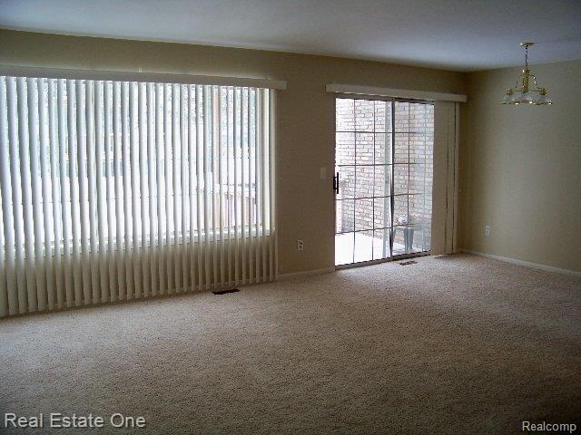 712 South Milford Road, Unit 3 Milford, MI 48381 - Photo 5 of 25 100_5766
