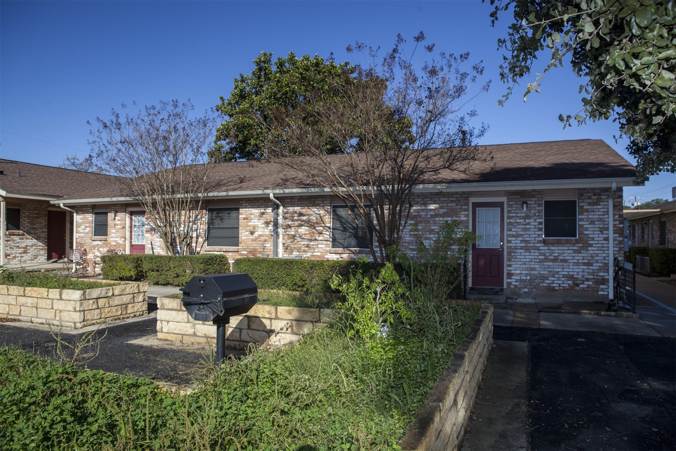 8219 Perrin Beitel Road San Antonio, TX 78218 - Photo 4 of 18 a front view of a house with garden
