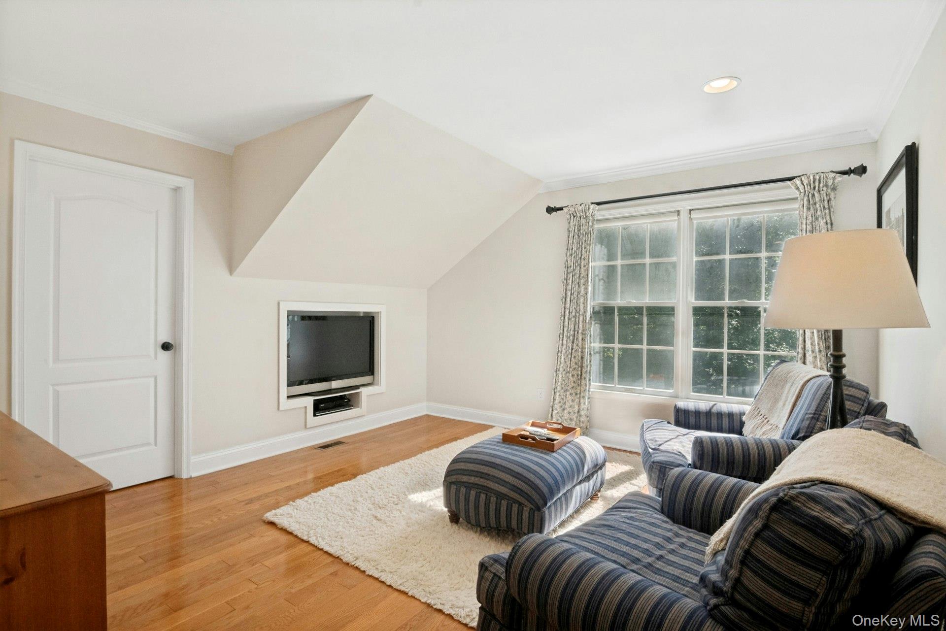 32 Split Rock Road South Salem, NY 10590 - Photo 16 of 35 Primary Sitting/Dressing Rm
