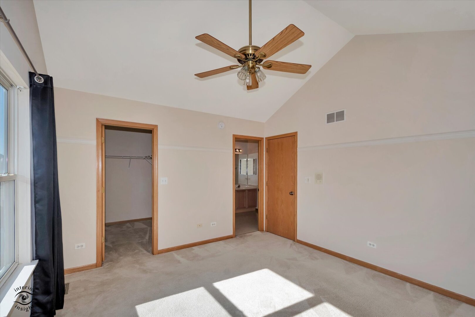 1606 Donegal Drive Minooka, IL 60447 - Photo 13 of 25 a view of a livingroom with a ceiling fan