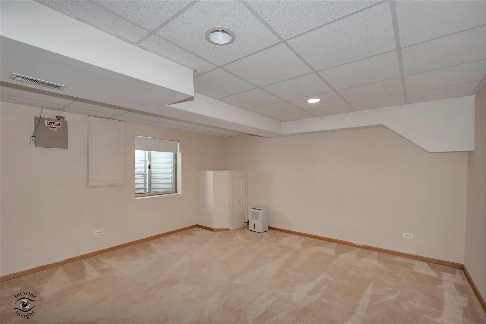 1606 Donegal Drive Minooka, IL 60447 - Photo 20 of 25 an empty room with windows