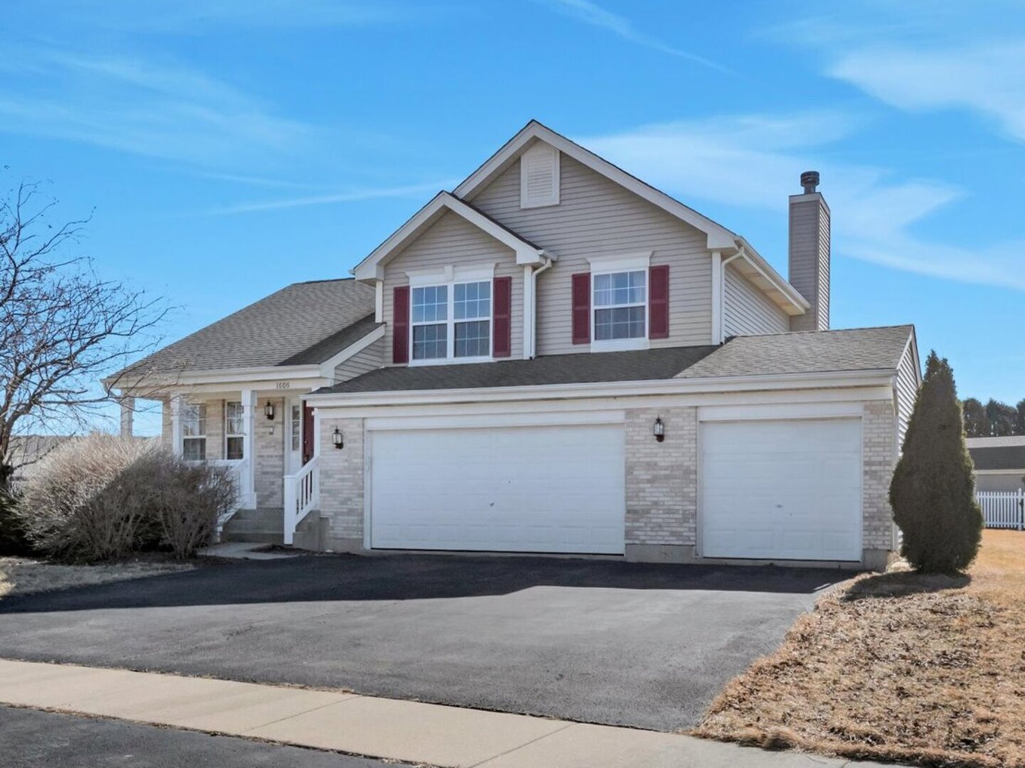 1606 Donegal Drive Minooka, IL 60447 - Photo 2 of 25 a front view of a house with a yard