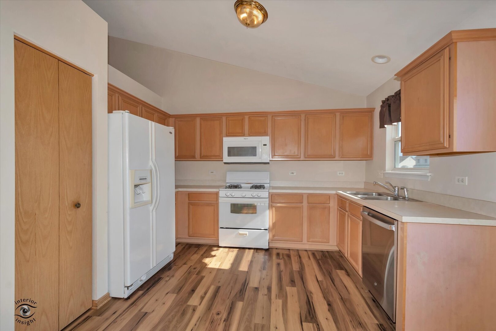 1606 Donegal Drive Minooka, IL 60447 - Photo 6 of 25 a kitchen with a refrigerator and a sink