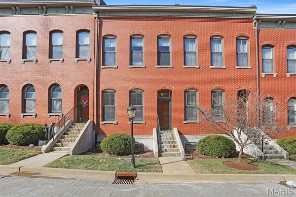 $325,000 | 1013 Mississippi Avenue, Unit D, St. Louis, MO 63104
