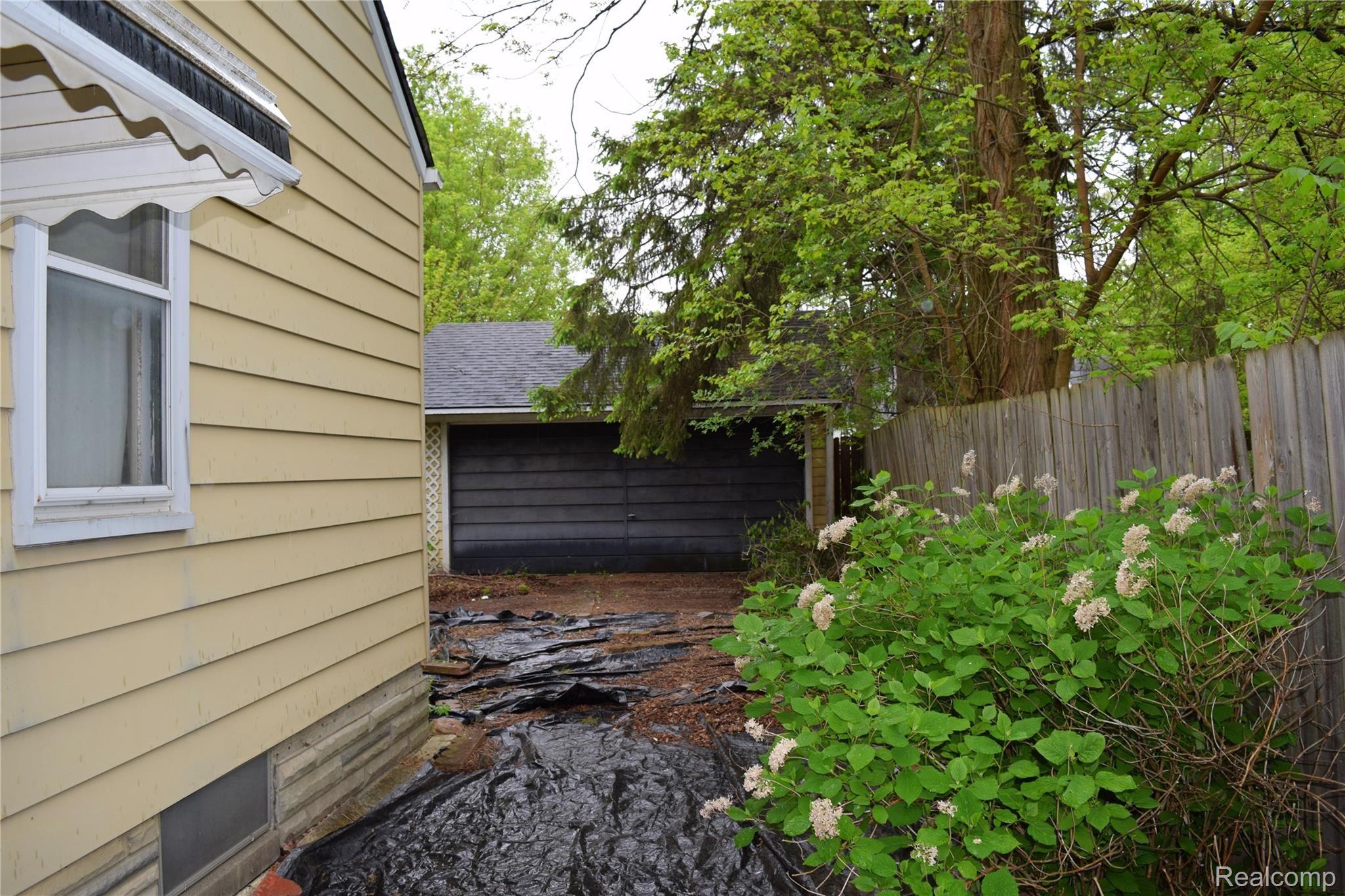 8442 Burt Road Detroit, MI 48228 - Photo 14 of 14 14.jpg