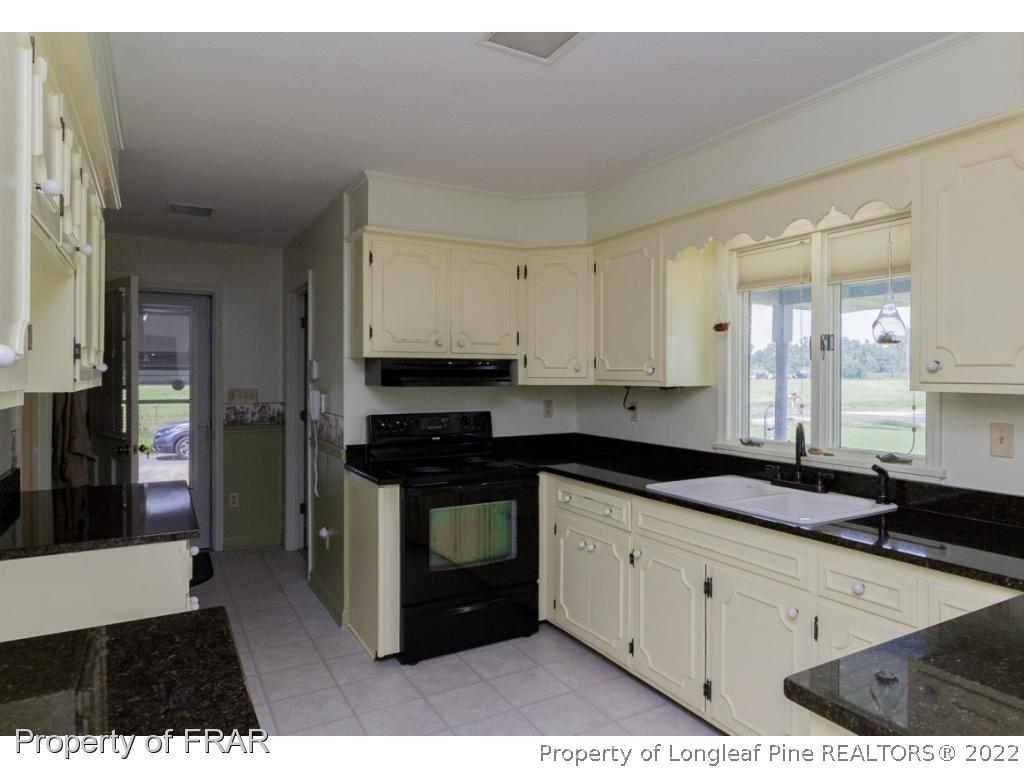 1042 Barnes Road Orrum, NC 28369 - Photo 6 of 30 Gallery Image 6