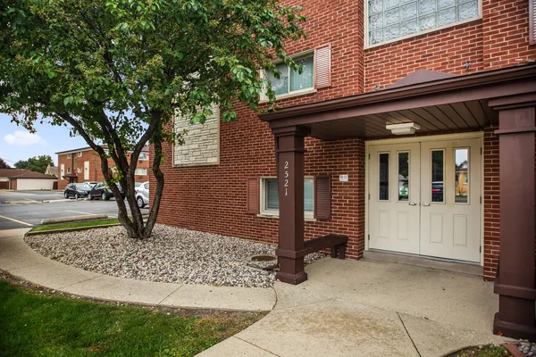 $162,500 | 2521 Thatcher Avenue, Unit 3A, River Grove, IL 60171