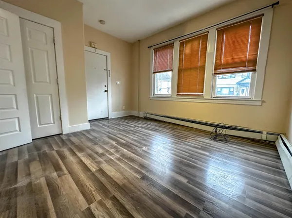 $2,250 | 327 Ashton Avenue, Unit 1L, Linden, NJ 07036