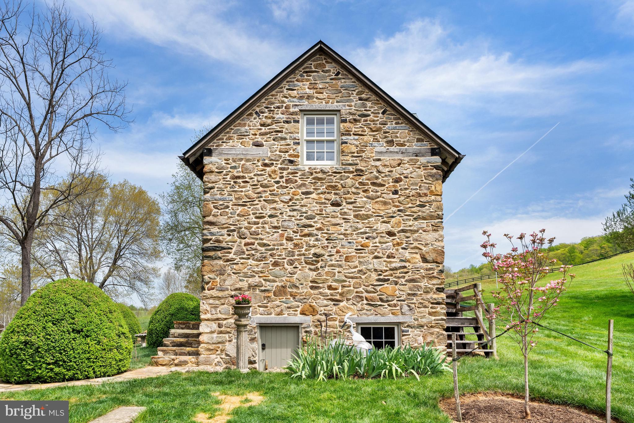 3459 Carrington Road Delaplane, VA 20144 - Photo 44 of 106 a view of a large building with a yard