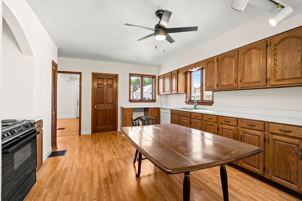 28 Hawthorne Street Lynn, MA 01902 - Photo 16 of 34