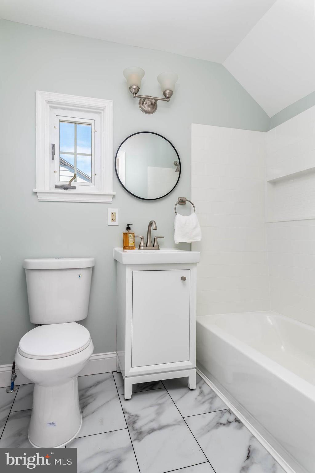 97 Forest Road Springfield, PA 19064 - Photo 23 of 30 Updated hall bath.