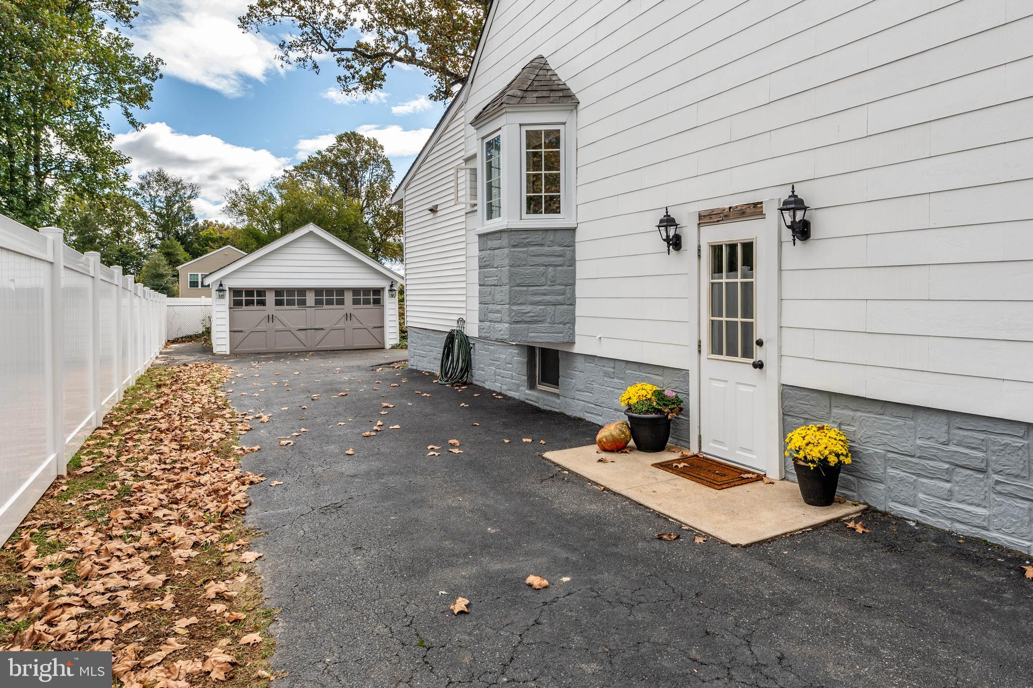 97 Forest Road Springfield, PA 19064 - Photo 30 of 30 Driveway.
