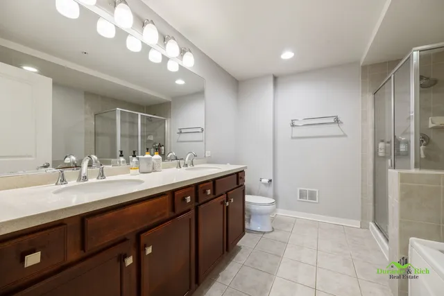 $495,000 | 425 Benjamin Drive, Unit 205, Vernon Hills, IL 60061
