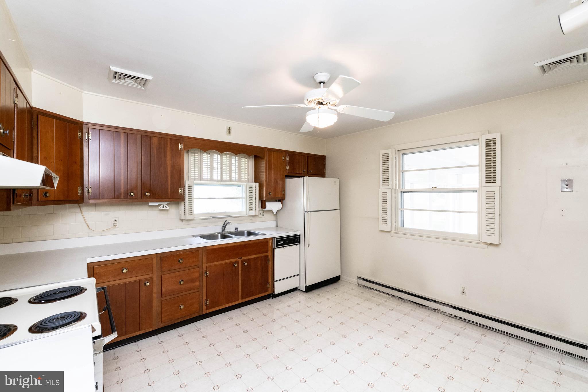 210 Gibson Road Annapolis, MD 21401 - Photo 8 of 30 Large open Kitchen w/ tons of potential