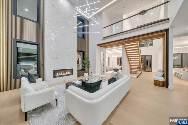 $2,700,000 | 801 Godwin Road, Paramus, NJ 07652