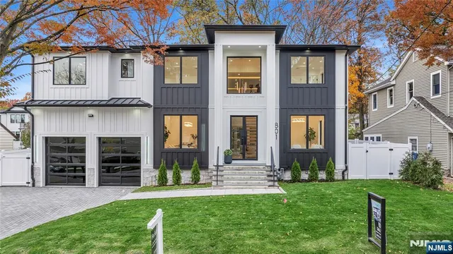 $2,700,000 | 801 Godwin Road, Paramus, NJ 07652