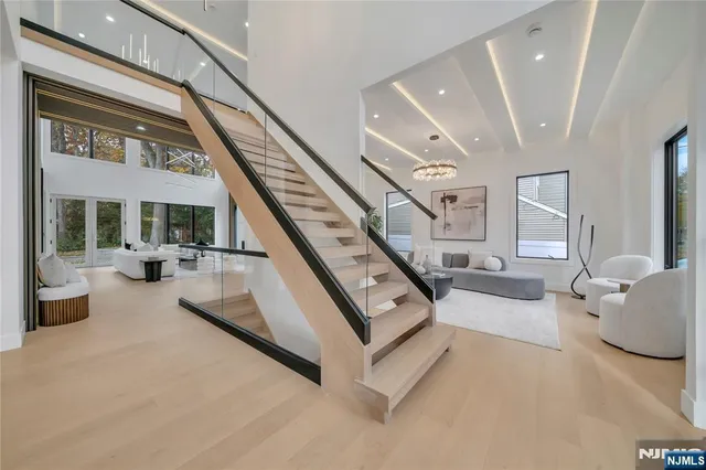 $2,700,000 | 801 Godwin Road, Paramus, NJ 07652