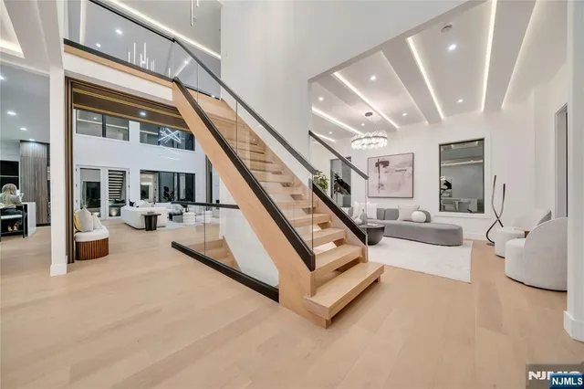 $2,700,000 | 801 Godwin Road, Paramus, NJ 07652