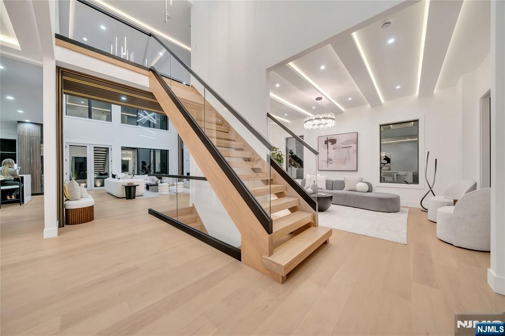 801 Godwin Road Paramus, NJ 07652 - Photo 12 of 50