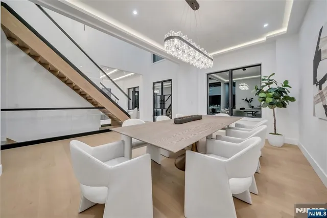 $2,700,000 | 801 Godwin Road, Paramus, NJ 07652