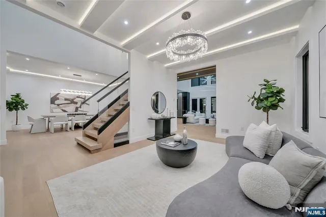 $2,700,000 | 801 Godwin Road, Paramus, NJ 07652