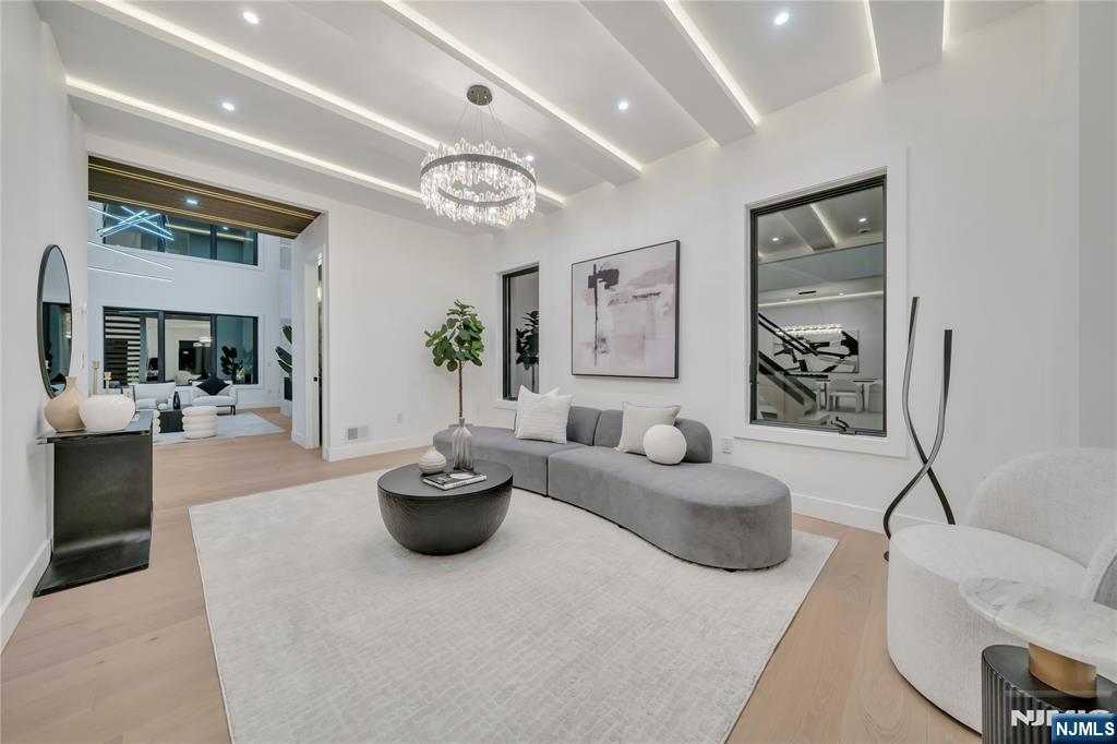 801 Godwin Road Paramus, NJ 07652 - Photo 17 of 50