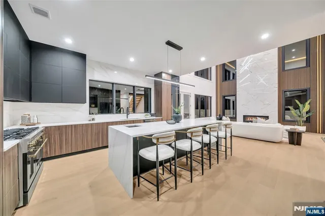 $2,700,000 | 801 Godwin Road, Paramus, NJ 07652