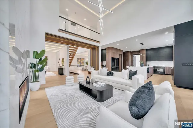 $2,700,000 | 801 Godwin Road, Paramus, NJ 07652