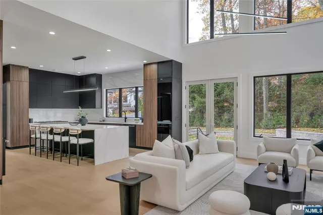 $2,700,000 | 801 Godwin Road, Paramus, NJ 07652