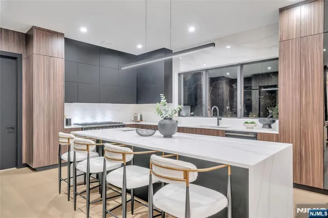 $2,700,000 | 801 Godwin Road, Paramus, NJ 07652