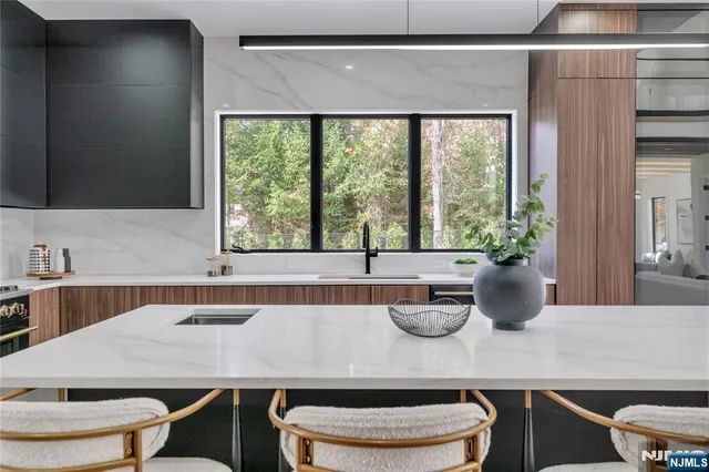 $2,700,000 | 801 Godwin Road, Paramus, NJ 07652