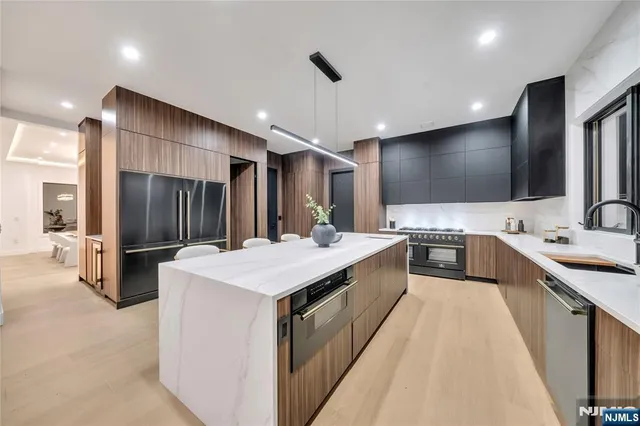 $2,700,000 | 801 Godwin Road, Paramus, NJ 07652