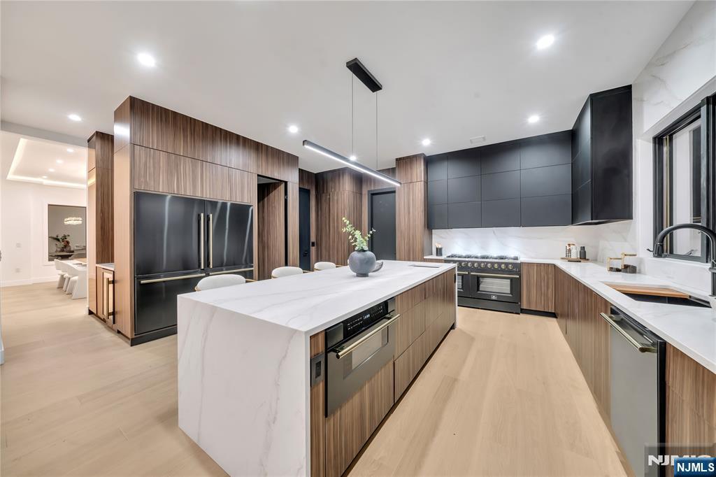 801 Godwin Road Paramus, NJ 07652 - Photo 26 of 50