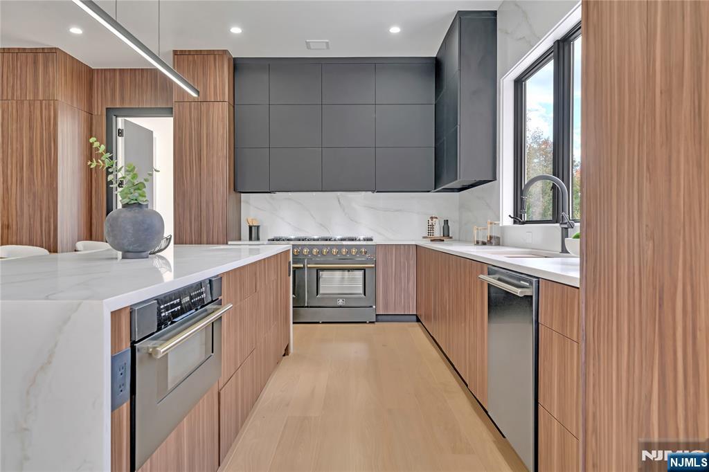 801 Godwin Road Paramus, NJ 07652 - Photo 29 of 50