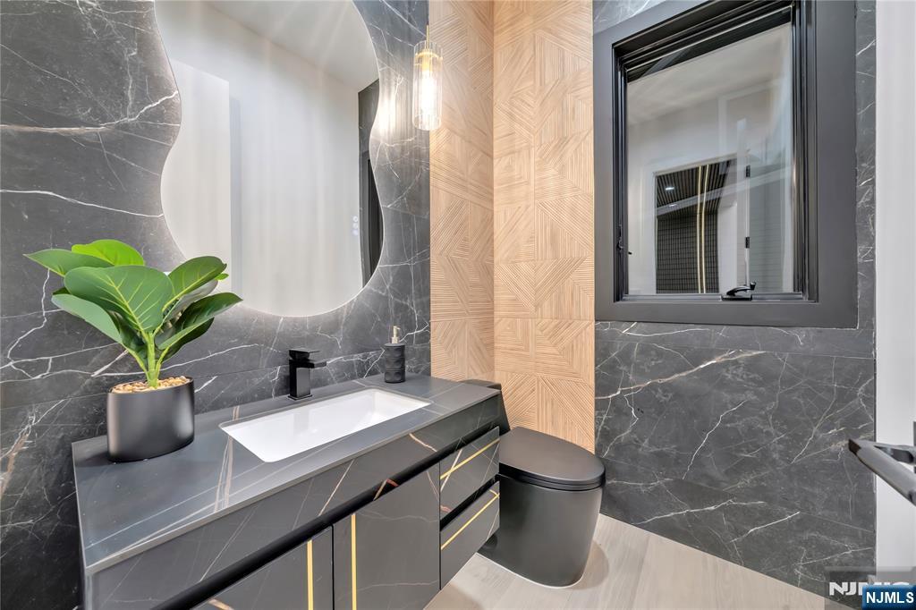 801 Godwin Road Paramus, NJ 07652 - Photo 31 of 50