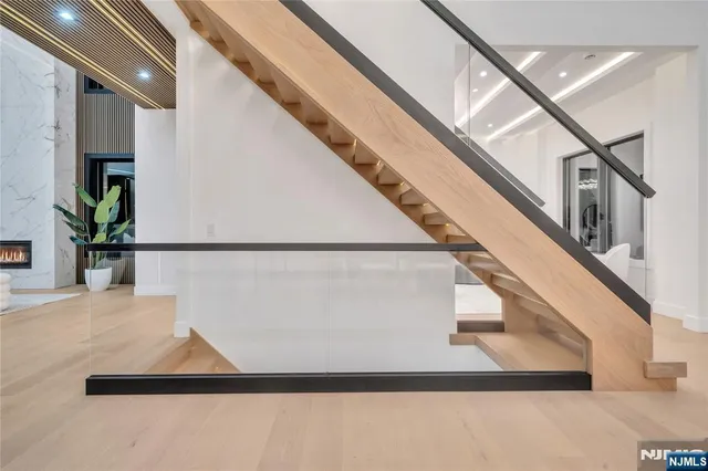 $2,700,000 | 801 Godwin Road, Paramus, NJ 07652