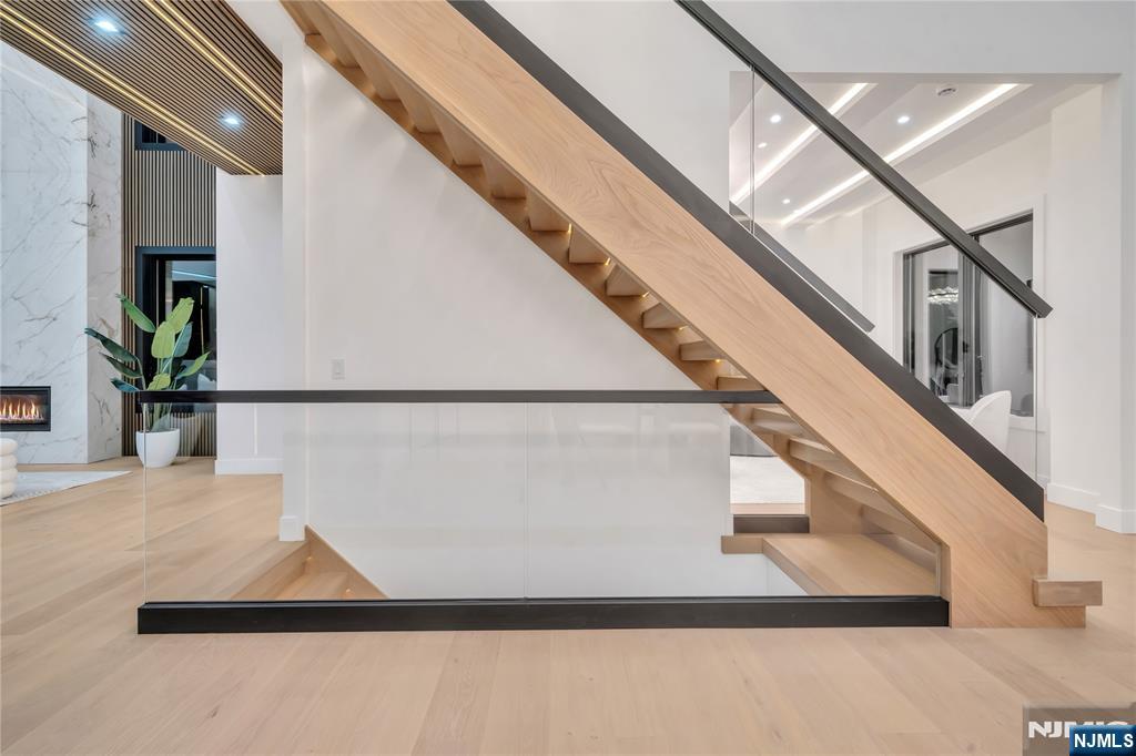 801 Godwin Road Paramus, NJ 07652 - Photo 32 of 50