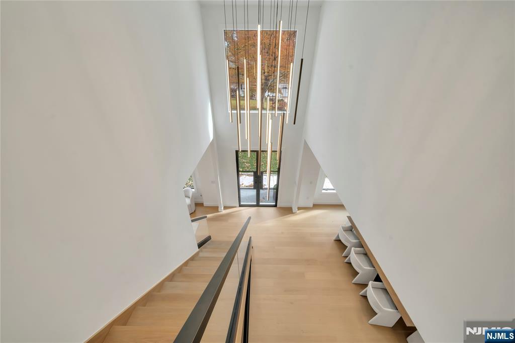 801 Godwin Road Paramus, NJ 07652 - Photo 32 of 50